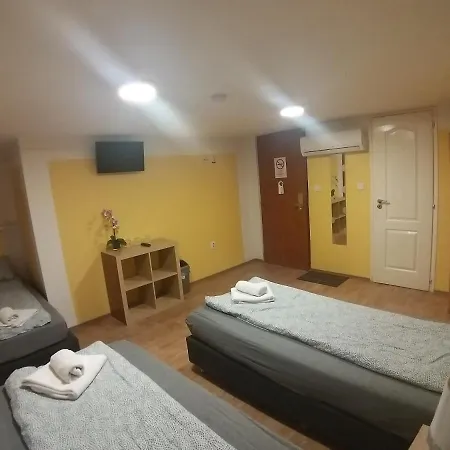 Deniz Budapest