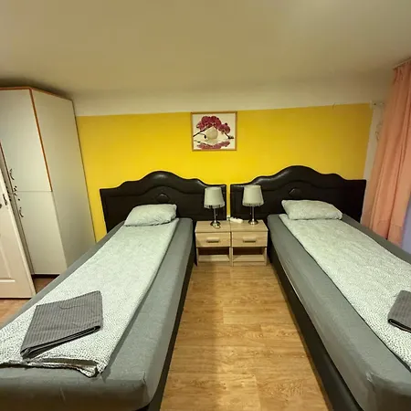 Deniz Πανσιόν Βουδαπέστη