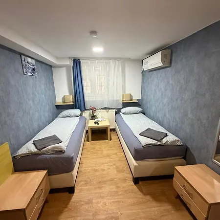 Deniz Πανσιόν Βουδαπέστη