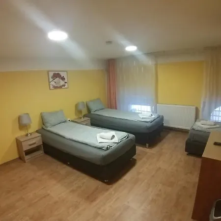 Deniz Гостевой дом Будапешт